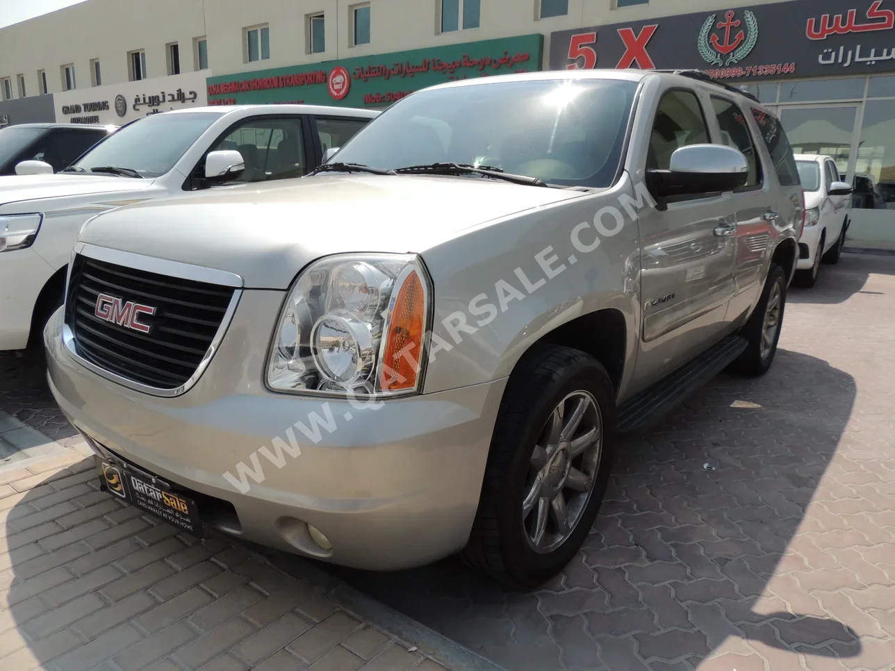 GMC  Yukon  2009  Automatic  285,000 Km  8 Cylinder  Four Wheel Drive (4WD)  SUV  Silver