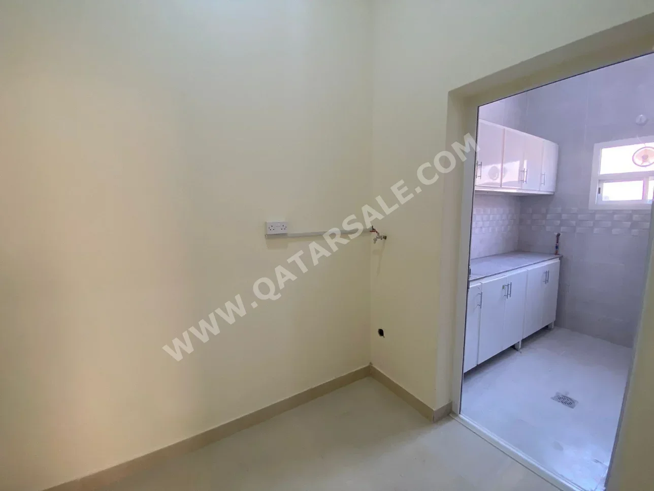 2 Bedrooms  Apartment  in Al Rayyan -  Al Aziziyah  Not Furnished