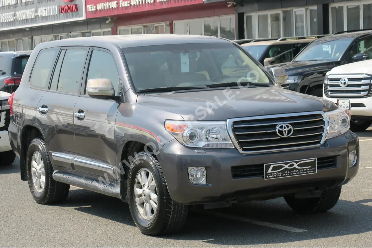 Toyota  Land Cruiser  GXR  2013  Automatic  241,000 Km  8 Cylinder  Four Wheel Drive (4WD)  SUV  Gray