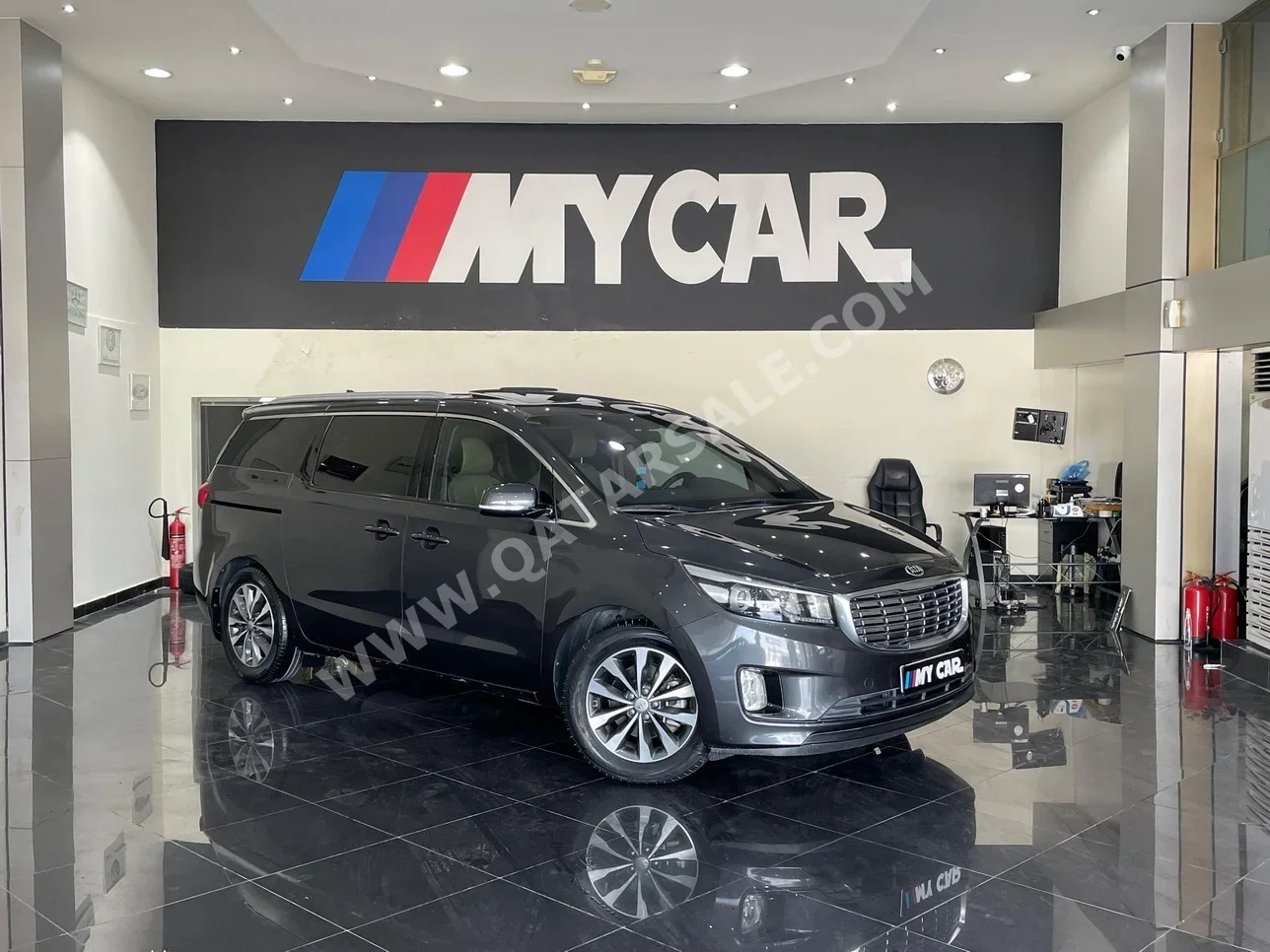 Kia  Carnival  2016  Automatic  73٬000 Km  6 Cylinder  Front Wheel Drive (FWD)  Van / Bus  Gray