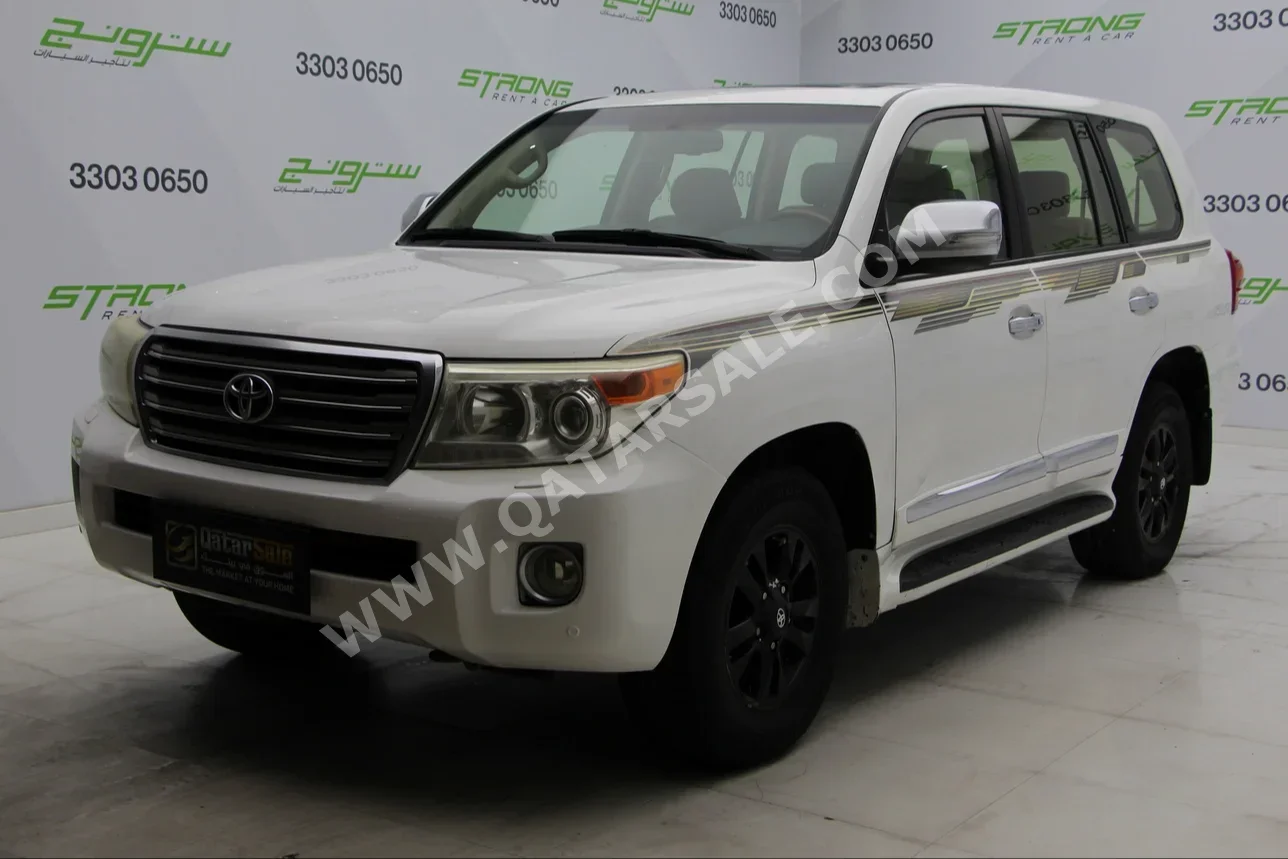 Toyota  Land Cruiser  GXR  2015  Automatic  277,000 Km  8 Cylinder  Four Wheel Drive (4WD)  SUV  Pearl