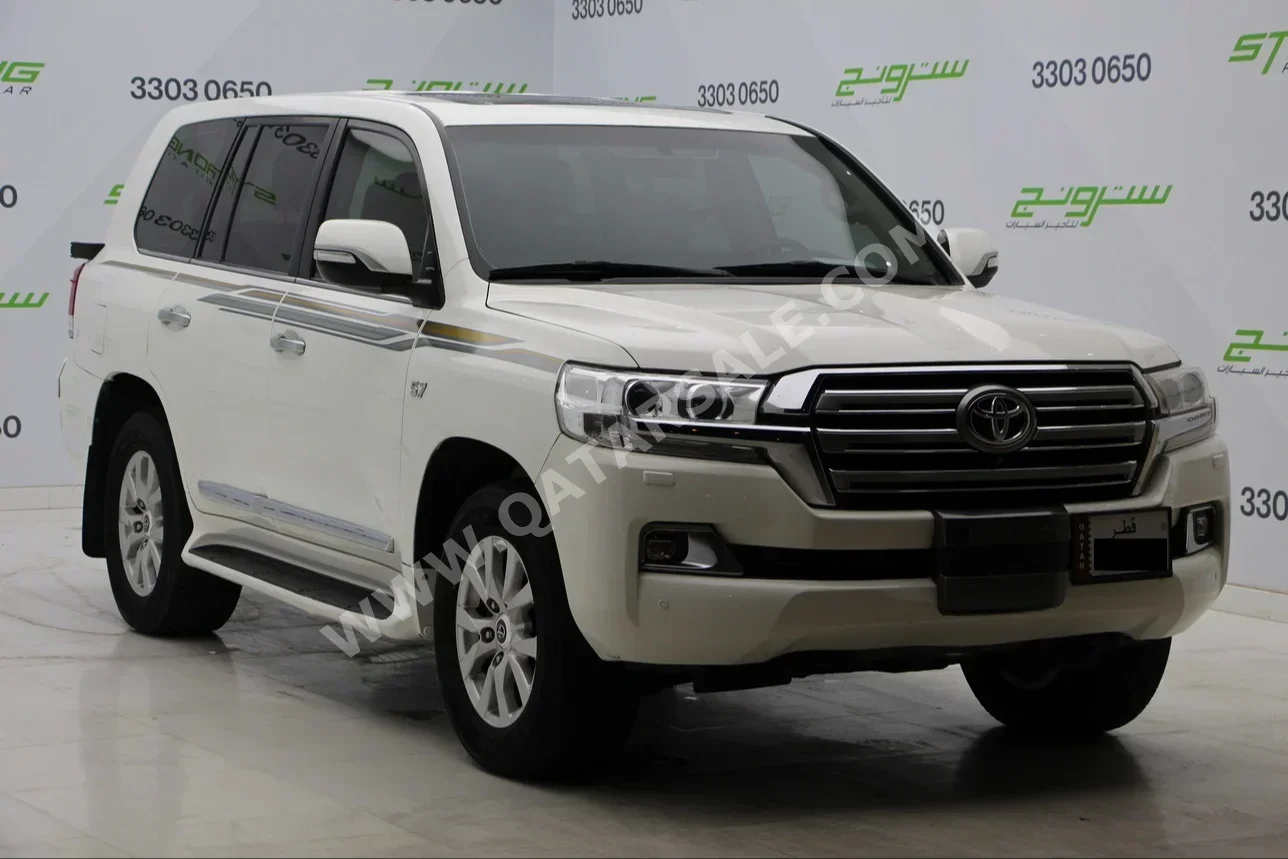 Toyota  Land Cruiser  VXR  2018  Automatic  171,000 Km  8 Cylinder  Four Wheel Drive (4WD)  SUV  White