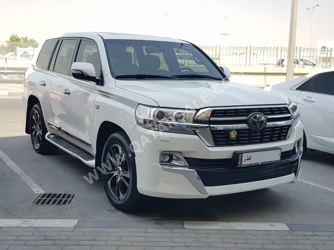 Toyota  Land Cruiser  VXR  2021  Automatic  159٬000 Km  8 Cylinder  Four Wheel Drive (4WD)  SUV  White