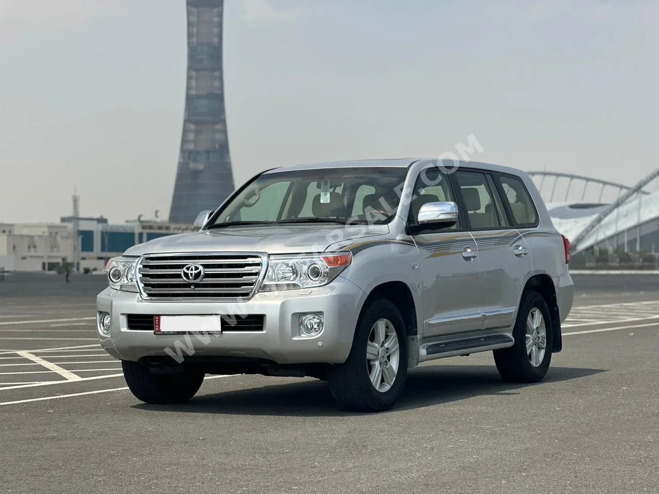 Toyota  Land Cruiser  VXR  2014  Automatic  297,000 Km  8 Cylinder  Four Wheel Drive (4WD)  SUV  Silver