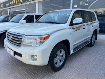 Toyota  Land Cruiser  VXR  2013  Automatic  313,000 Km  8 Cylinder  Four Wheel Drive (4WD)  SUV  Silver