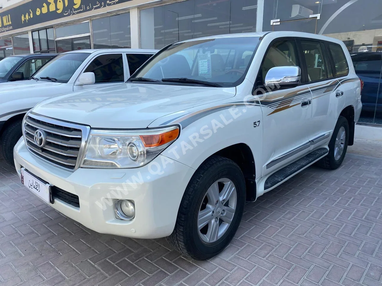 Toyota  Land Cruiser  VXR  2013  Automatic  313,000 Km  8 Cylinder  Four Wheel Drive (4WD)  SUV  Silver