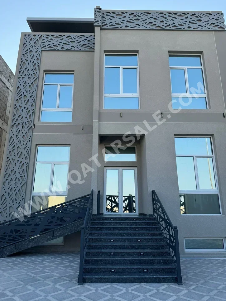 Service  - Not Furnished  - Al Daayen  - Rawdat Al Hamama  - 11 Bedrooms