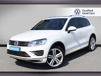 Volkswagen  Touareg  R line  2015  Automatic  141,000 Km  8 Cylinder  All Wheel Drive (AWD)  SUV  White