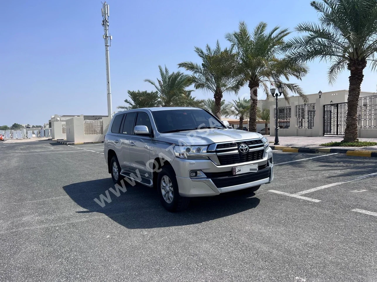 Toyota  Land Cruiser  GXR  2020  Automatic  185,000 Km  6 Cylinder  Four Wheel Drive (4WD)  SUV  Silver