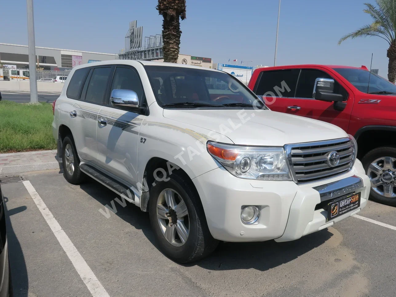 Toyota  Land Cruiser  VXR  2012  Automatic  197,000 Km  8 Cylinder  Four Wheel Drive (4WD)  SUV  White