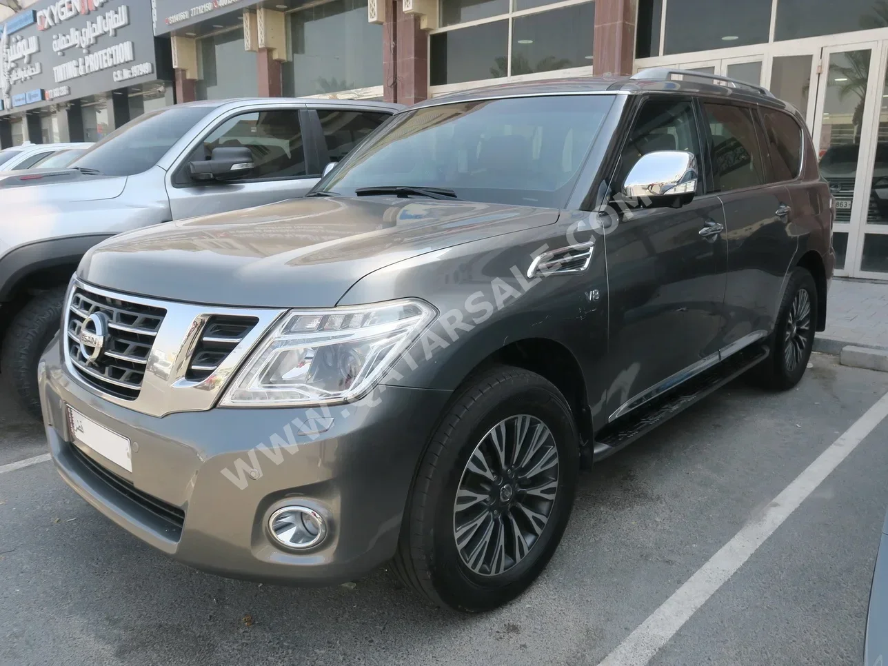 Nissan  Patrol  Platinum  2015  Automatic  311,000 Km  8 Cylinder  Four Wheel Drive (4WD)  SUV  Gray