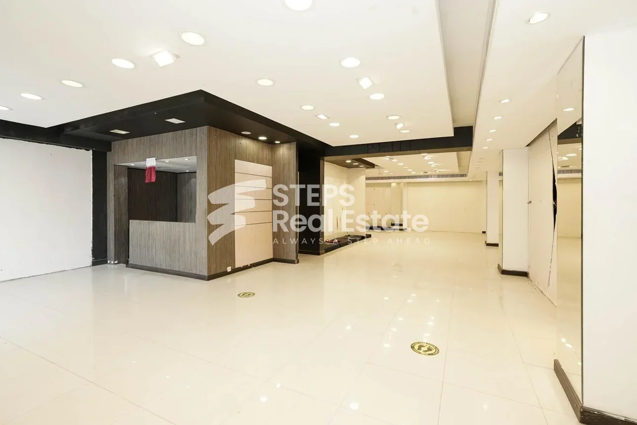 Commercial Shops - Not Furnished  - Doha  - Al Sadd