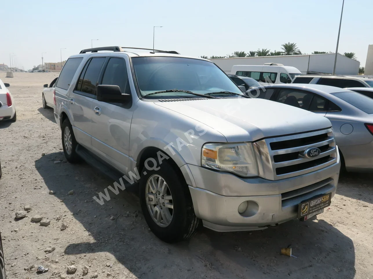 Ford  Expedition  2014  Automatic  192,000 Km  6 Cylinder  Four Wheel Drive (4WD)  SUV  White