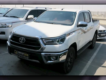 Toyota  Hilux  2024  Automatic  28,000 Km  4 Cylinder  Four Wheel Drive (4WD)  Pick Up  White  With Warranty