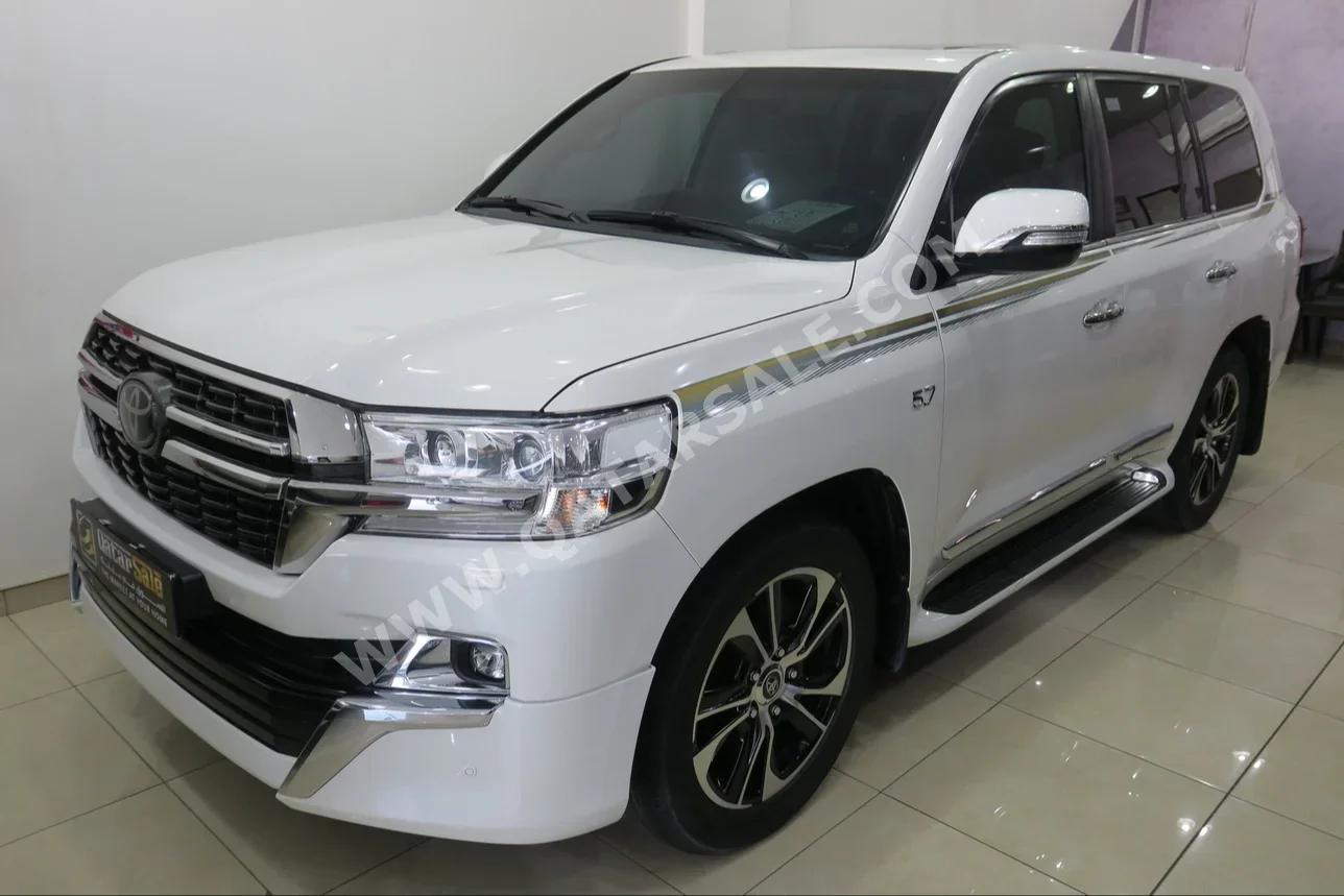 Toyota  Land Cruiser  VXR  2021  Automatic  83,000 Km  8 Cylinder  Four Wheel Drive (4WD)  SUV  White