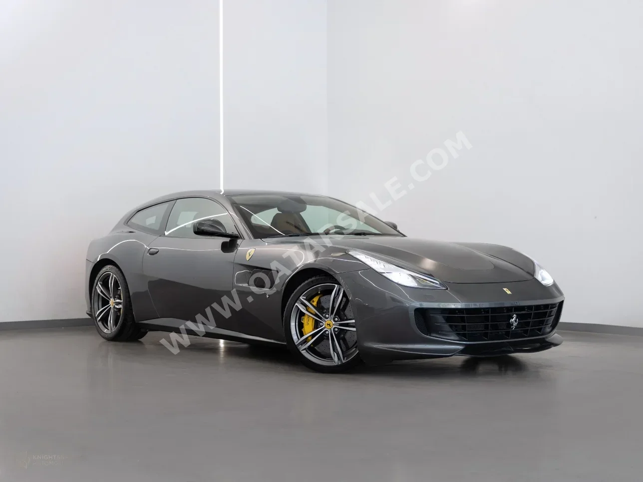 فيراري  GTC4lusso  2017  اوتوماتيك  39,900 كم  12 سلندر  دفع رباعي  كوبيه \ سبورت  رمادي  تحت الضمان