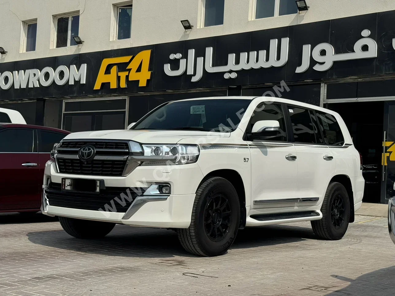 Toyota  Land Cruiser  VXR  2021  Automatic  138,000 Km  8 Cylinder  Four Wheel Drive (4WD)  SUV  White