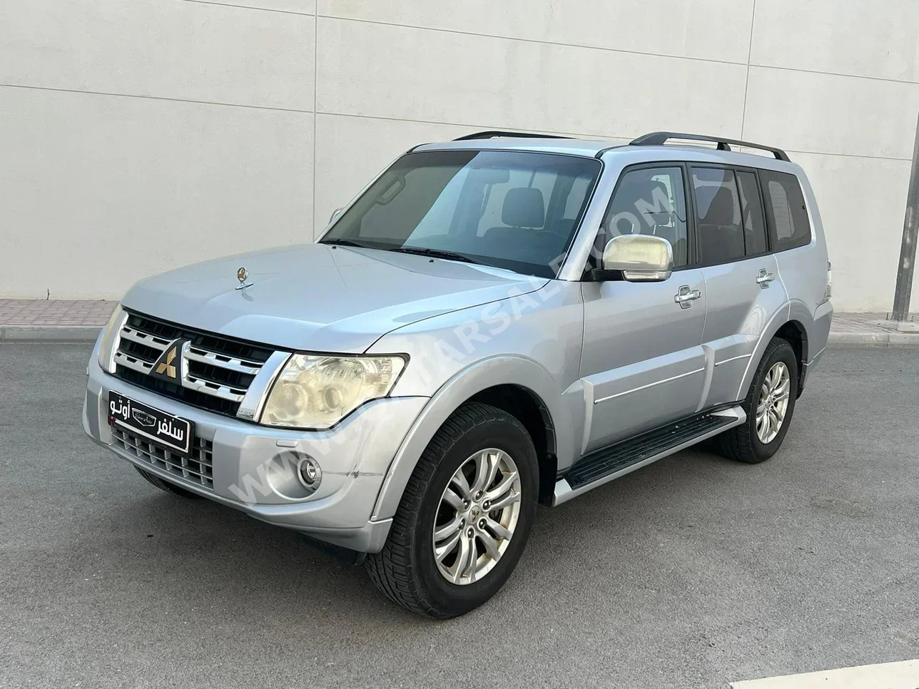 Mitsubishi  Pajero  GLS  2014  Automatic  140,000 Km  6 Cylinder  Four Wheel Drive (4WD)  SUV  Silver