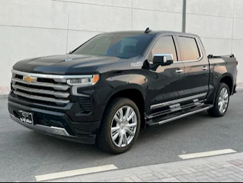 Chevrolet  Silverado  High Country  2022  Automatic  11٬000 Km  8 Cylinder  Four Wheel Drive (4WD)  Pick Up  Black  With Warranty