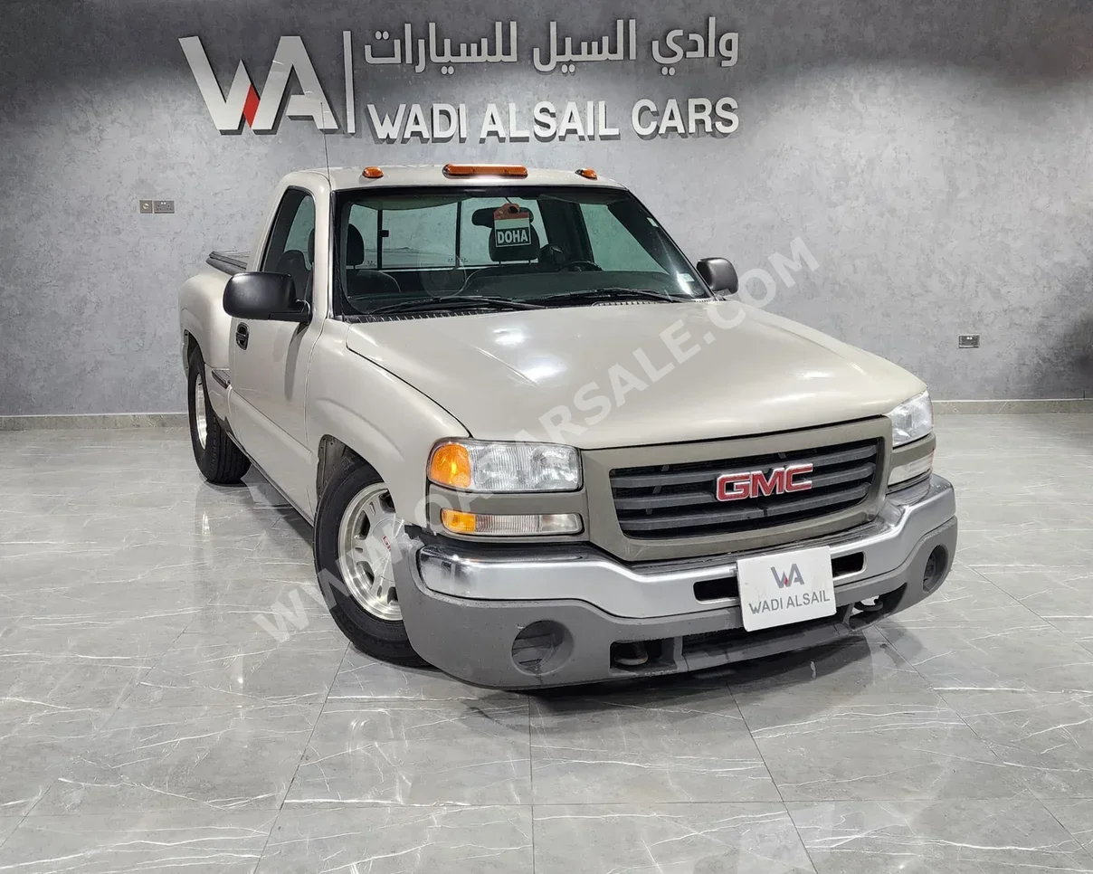 GMC  Sierra  1500  2004  Manual  332,000 Km  8 Cylinder  Four Wheel Drive (4WD)  Pick Up  Silver