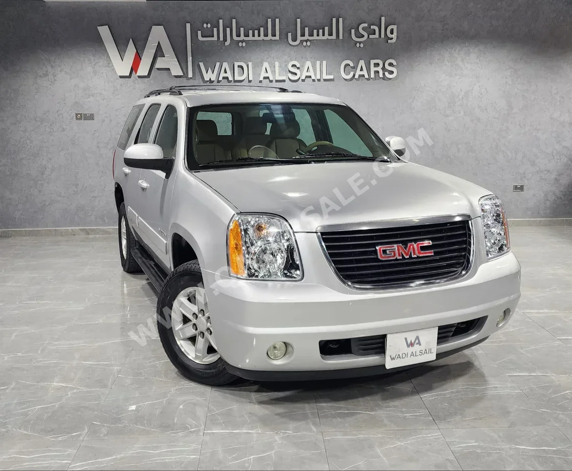 GMC  Yukon  2012  Automatic  191,000 Km  8 Cylinder  Four Wheel Drive (4WD)  SUV  Silver