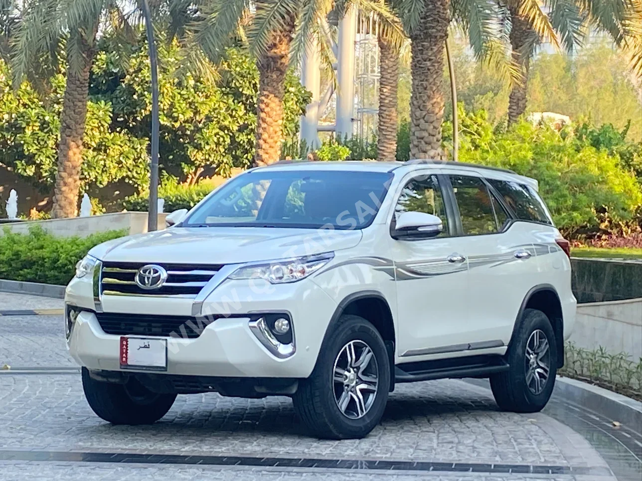 Toyota  Fortuner  SR5  2016  Automatic  16,000 Km  6 Cylinder  Four Wheel Drive (4WD)  SUV  White