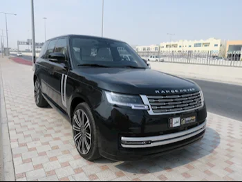 Land Rover  Range Rover  Vogue  2015  Automatic  77,000 Km  8 Cylinder  Four Wheel Drive (4WD)  SUV  Black