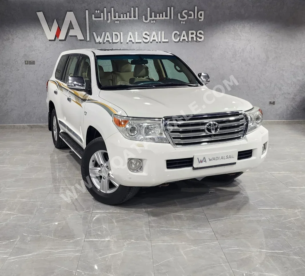 Toyota  Land Cruiser  VXR  2014  Automatic  267,000 Km  8 Cylinder  Four Wheel Drive (4WD)  SUV  White