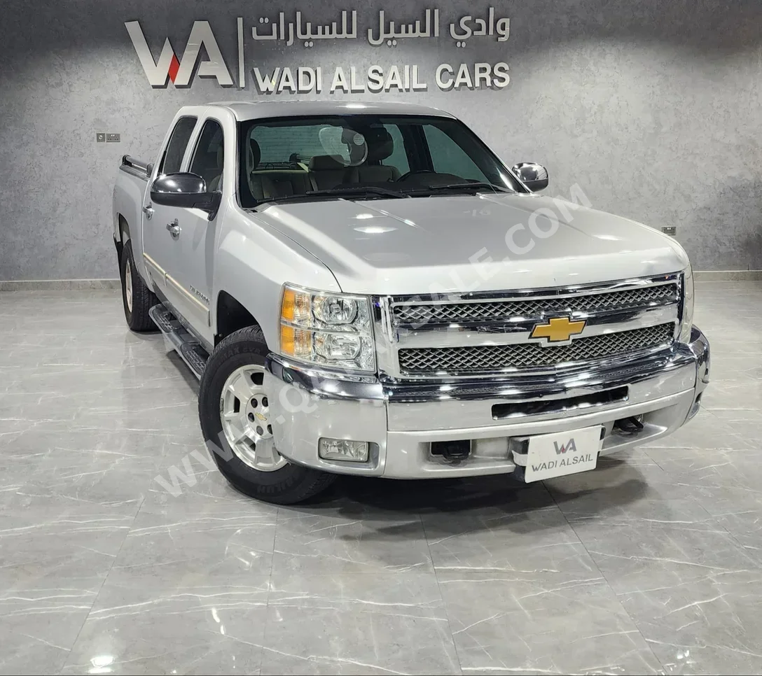 Chevrolet  Silverado  LT  2013  Automatic  231,000 Km  8 Cylinder  Four Wheel Drive (4WD)  Pick Up  Silver