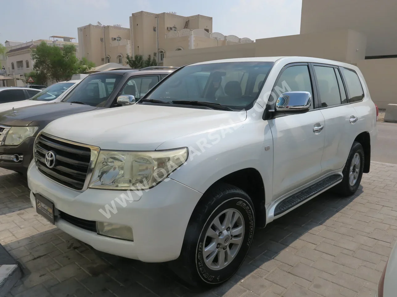 Toyota  Land Cruiser  GXR  2009  Automatic  300٬000 Km  8 Cylinder  Four Wheel Drive (4WD)  SUV  White