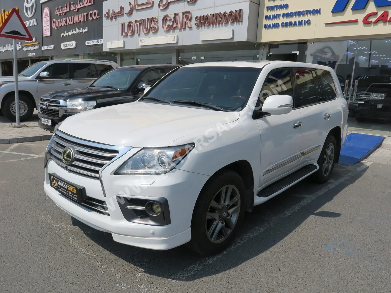 Lexus  LX  570  2012  Automatic  349,000 Km  8 Cylinder  Four Wheel Drive (4WD)  SUV  White