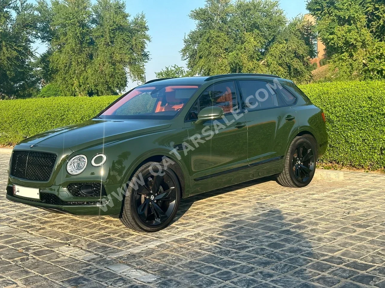 Bentley  Bentayga  Mulliner  2019  Automatic  105,000 Km  12 Cylinder  All Wheel Drive (AWD)  SUV  Green