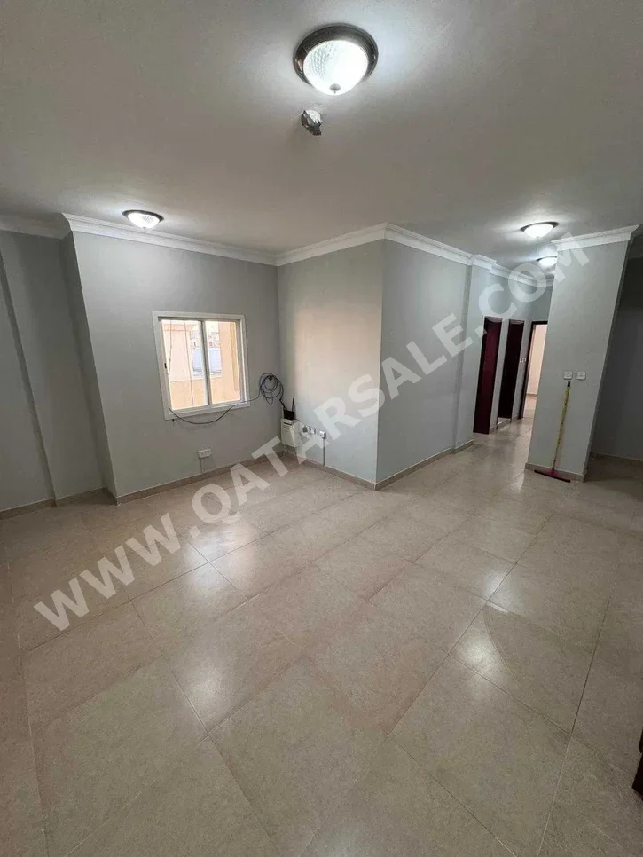 2 Bedrooms  Apartment  For Rent  in Doha -  Madinat Khalifa South  Not Furnished