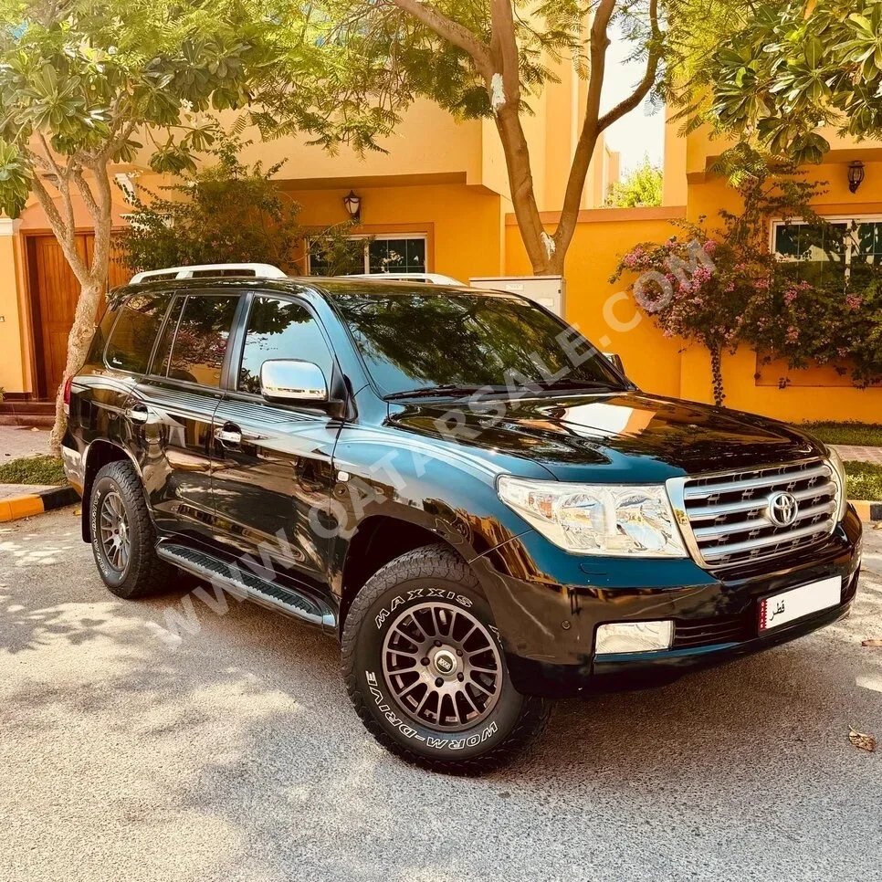 Toyota Land Cruiser VXR Black 2009 For Sale in Qatar