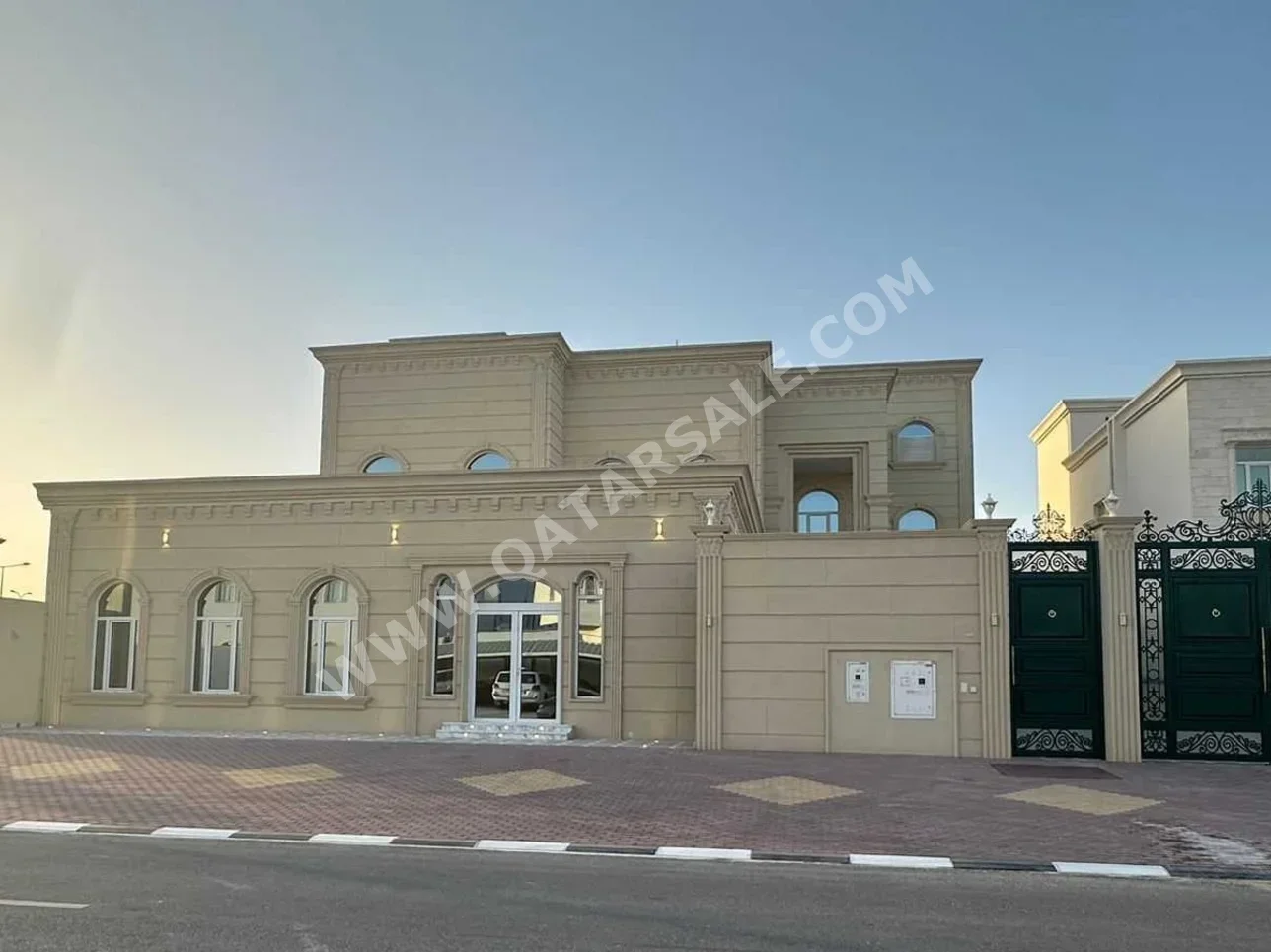 Family Residential  - Not Furnished  - Al Rayyan  - Al Themaid  - 8 Bedrooms