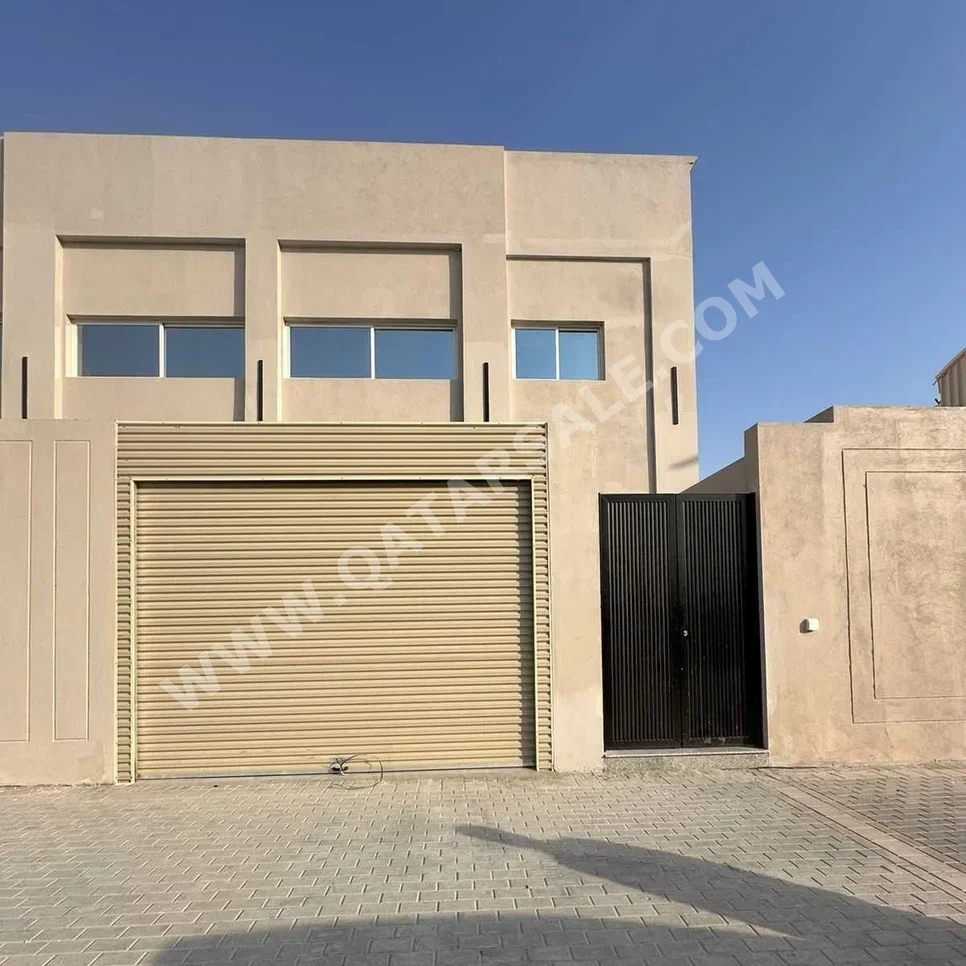 Family Residential  - Not Furnished  - Al Rayyan  - Izghawa  - 7 Bedrooms