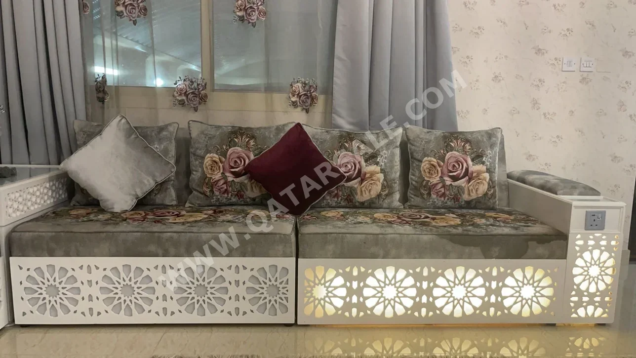 Sofa Set Gray For Sale in Qatar