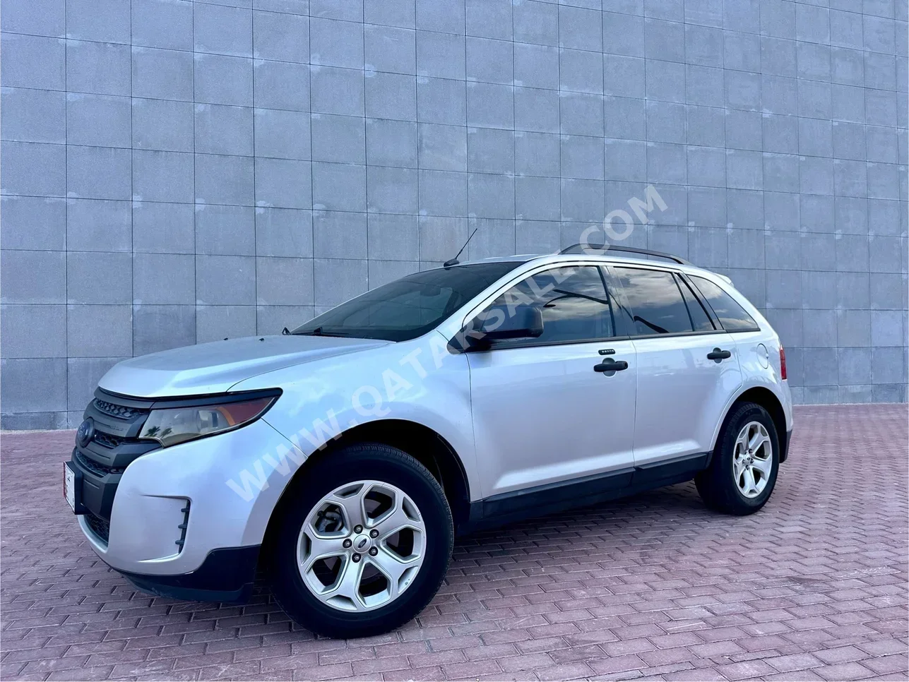 Ford  Edge  2013  Automatic  217,000 Km  6 Cylinder  All Wheel Drive (AWD)  SUV  Silver