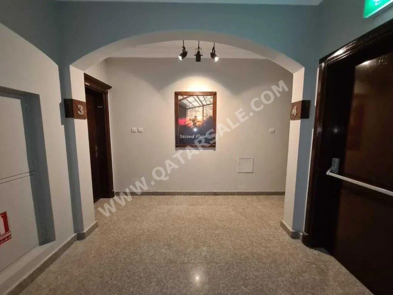 3 Bedrooms  Apartment  For Rent  in Doha -  Umm Ghuwailina  Not Furnished