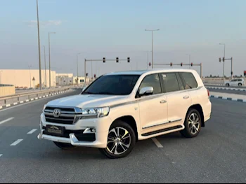 Toyota  Land Cruiser  VXR  2017  Automatic  191,000 Km  8 Cylinder  Four Wheel Drive (4WD)  SUV  White