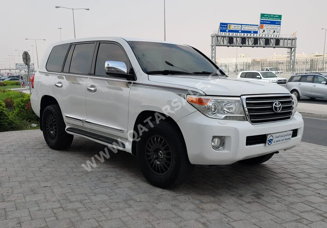 Toyota Land Cruiser GXR White 2013 For Sale in Qatar