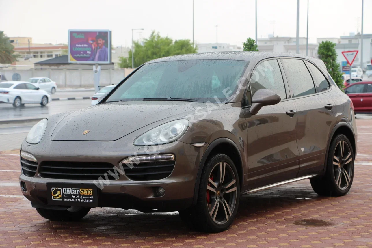 Porsche  Cayenne  S  2012  Automatic  170,000 Km  8 Cylinder  Four Wheel Drive (4WD)  SUV  Gray