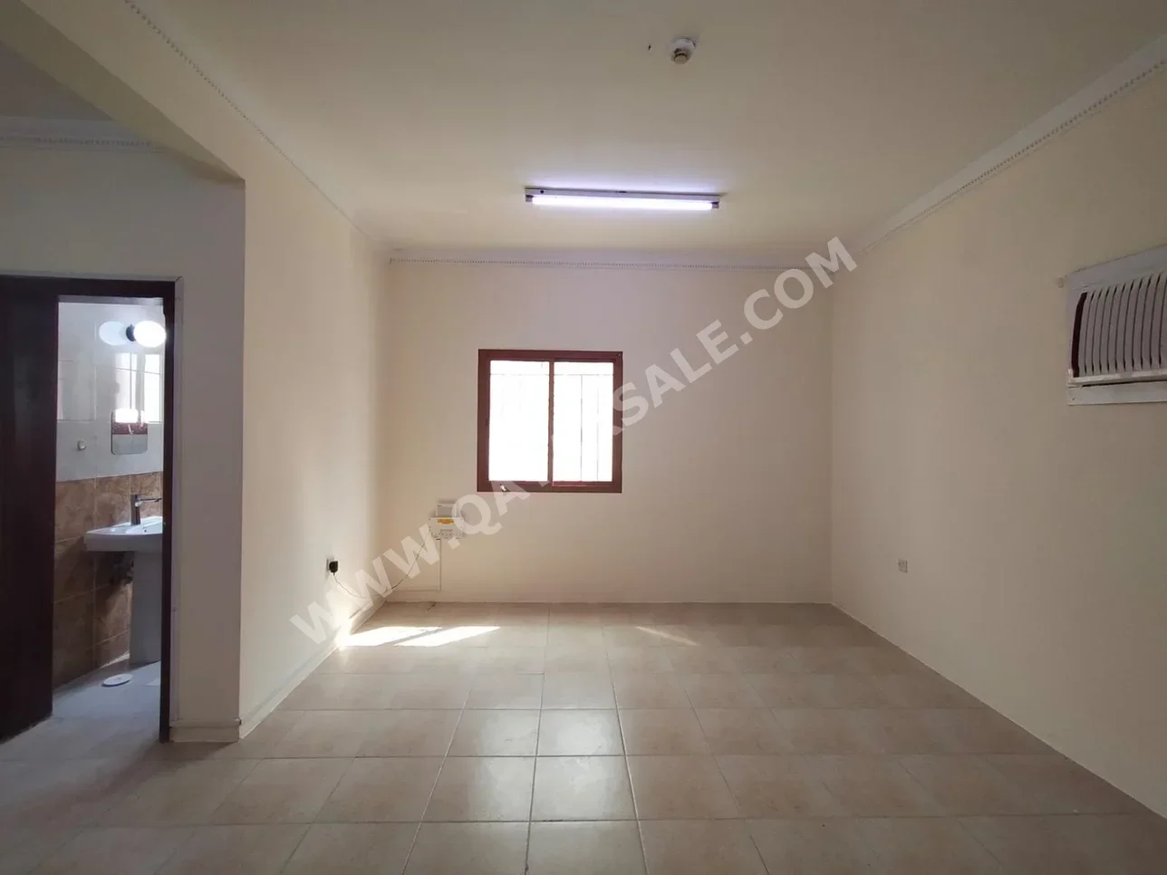 2 Bedrooms  Apartment  in Doha -  Madinat Khalifa South  Not Furnished