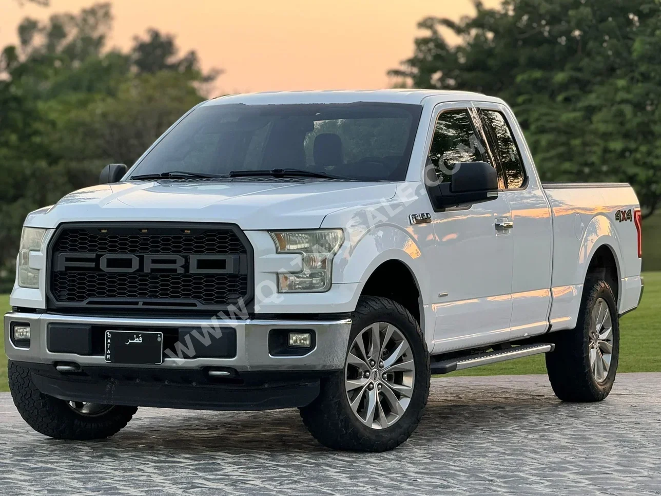 Ford  F  150  2015  Automatic  271,000 Km  6 Cylinder  Four Wheel Drive (4WD)  Pick Up  White