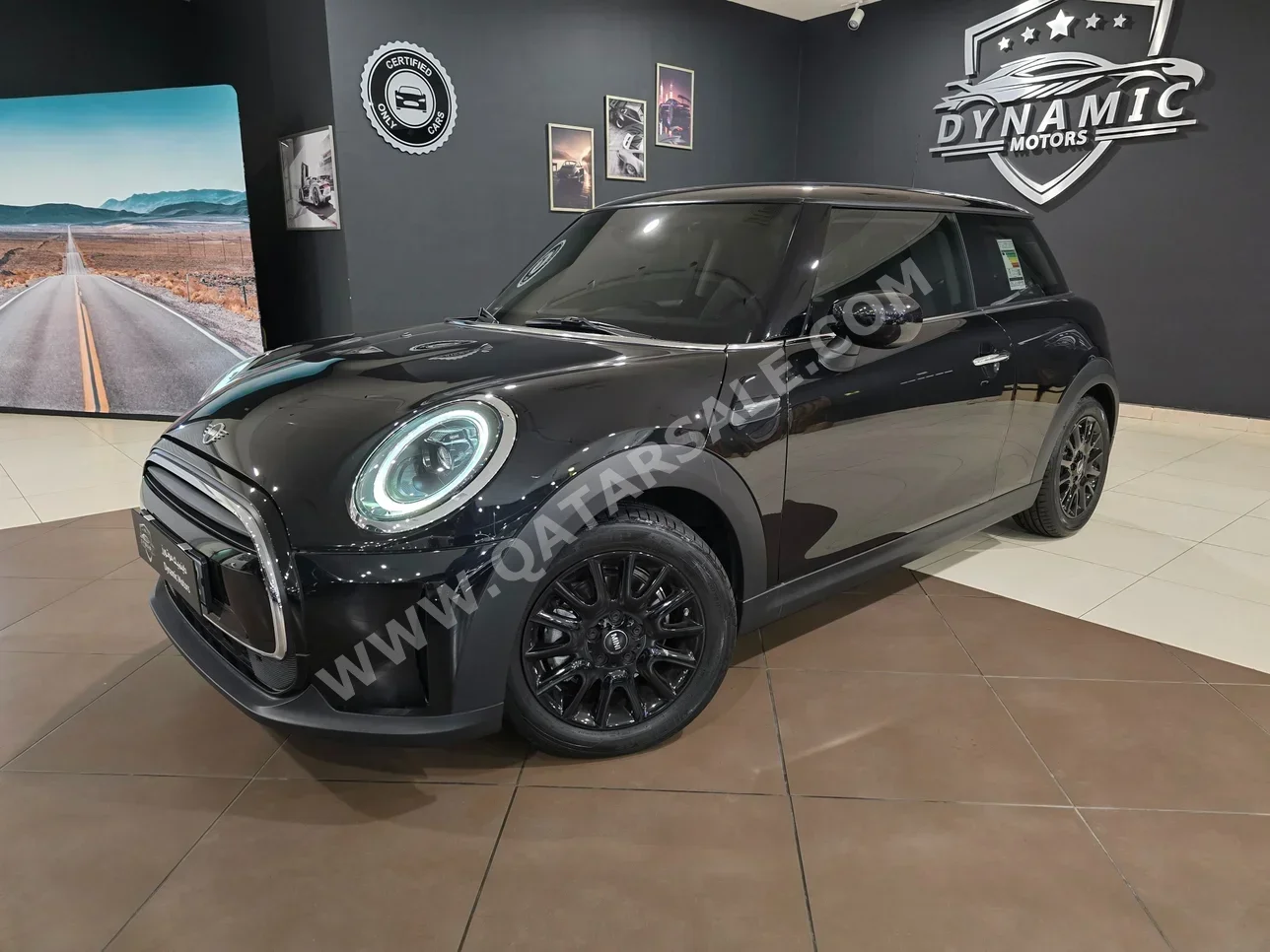 Mini  Cooper  2024  Automatic  4,300 Km  3 Cylinder  Front Wheel Drive (FWD)  Hatchback  Black  With Warranty