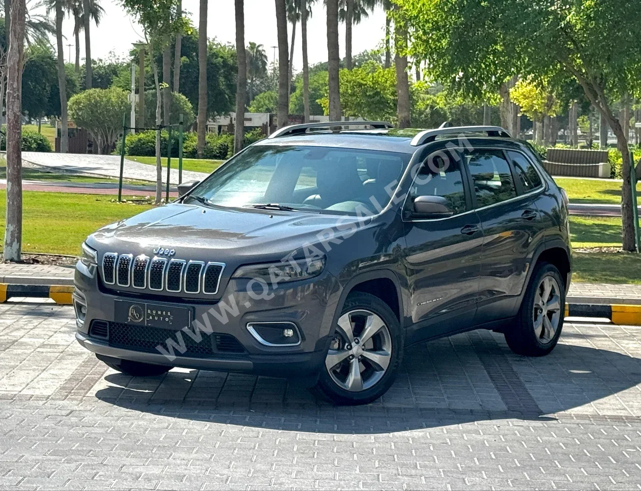 Jeep  Cherokee  Limited  2019  Automatic  82,000 Km  6 Cylinder  Four Wheel Drive (4WD)  SUV  Dark Gray