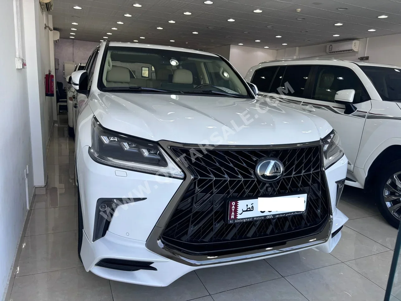 Lexus  LX  570  2019  Automatic  93,000 Km  8 Cylinder  Four Wheel Drive (4WD)  SUV  White