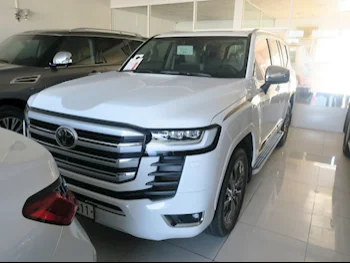  Toyota  Land Cruiser  VXR Twin Turbo  2023  Automatic  26,000 Km  6 Cylinder  Four Wheel Drive (4WD)  SUV  White  With Warranty