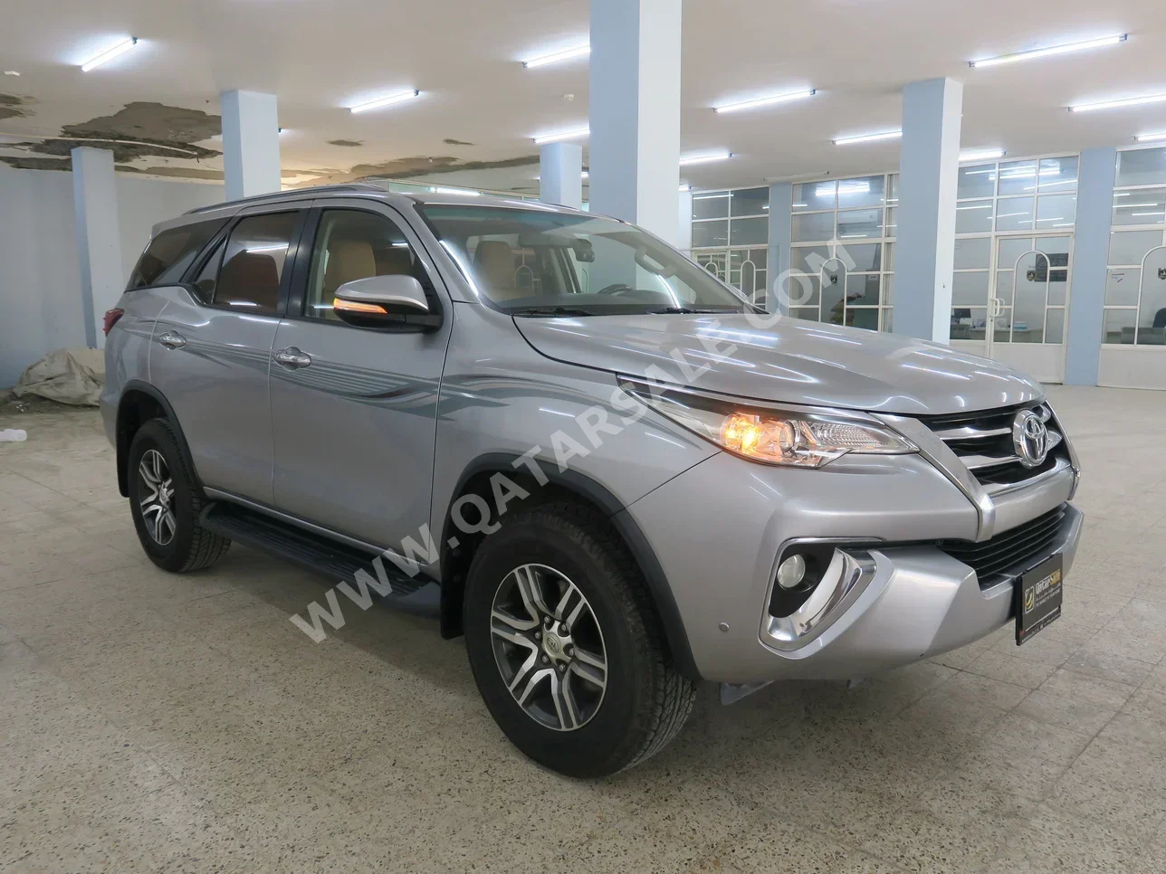 Toyota  Fortuner  2017  Automatic  177,000 Km  4 Cylinder  Four Wheel Drive (4WD)  SUV  Silver