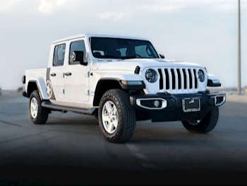 Jeep  Gladiator  Overland  2022  Automatic  0 Km  6 Cylinder  Four Wheel Drive (4WD)  Pick Up  White  With Warranty